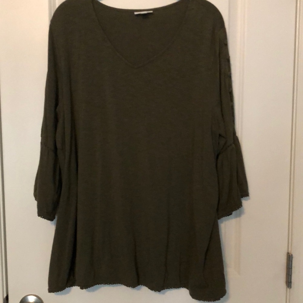 JJill Green V-neck button sleeve blouse